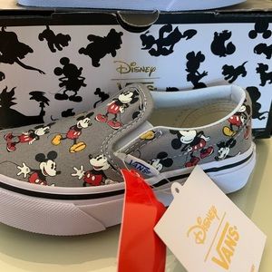 Kids size 10.5 disney vans NWT
